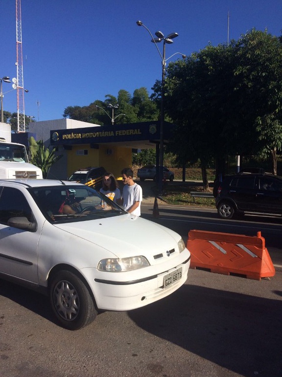 foto05-operacaonaprf-18demaio-abordagemaosmotoristasnarodoviajpg