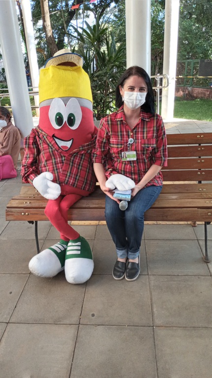 Letícia Aparecida Silva e o Hemolito.jpg