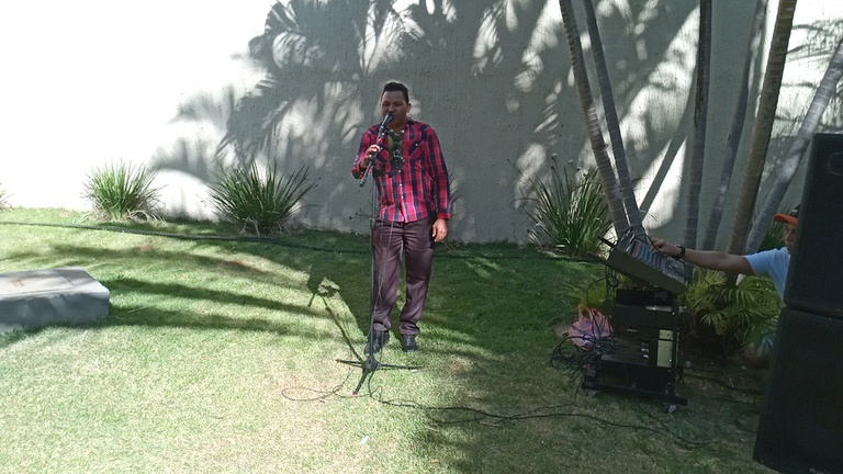 Músico e agente de portaria Rogério Oliveira.jpg