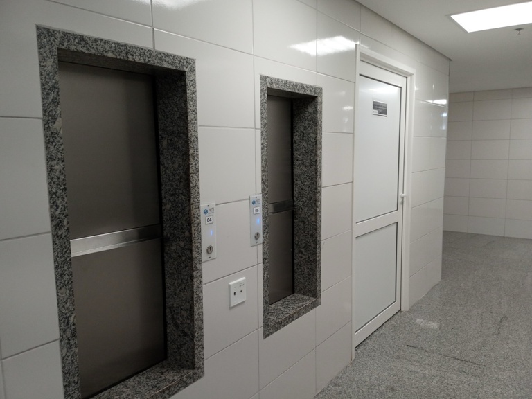 CME - Elevadores Monta-cargas.jpg