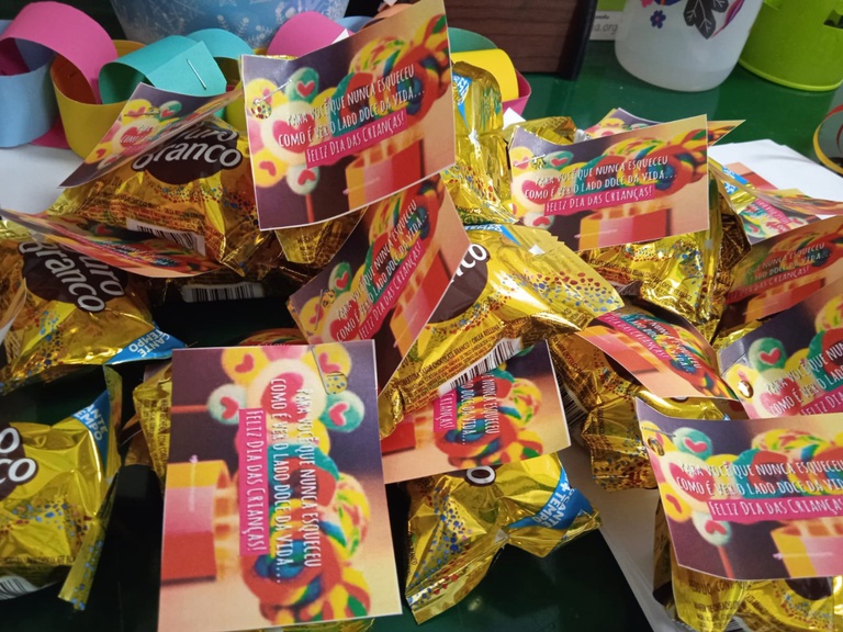 Bombons para as crianças.jpeg