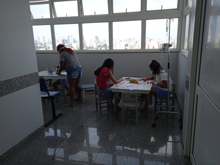 Oficina de pintura - Semana da Criança.jpeg