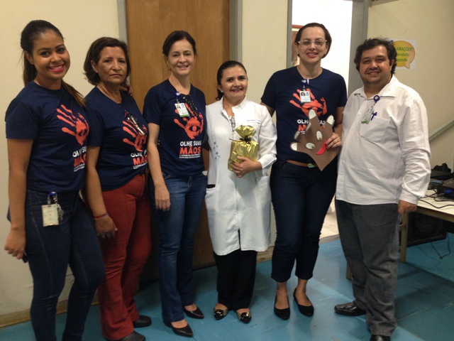 foto06-concursodefraseseparodias-higienizac3a7aodasmaos-equipedosetordevigilanciaemsaudejpg