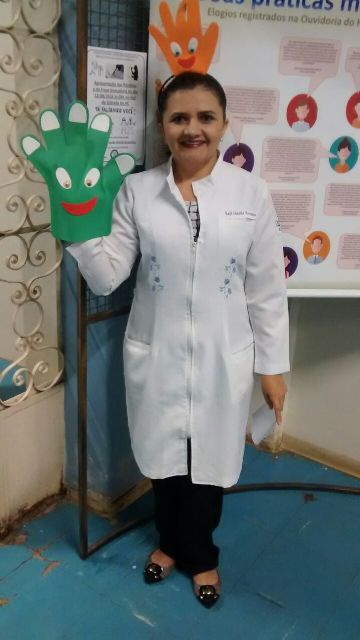 foto07-concursodefraseseparodias-higienizac3a7aodasmaos-vaneila-vencedoradoconcursodeparodiajpg