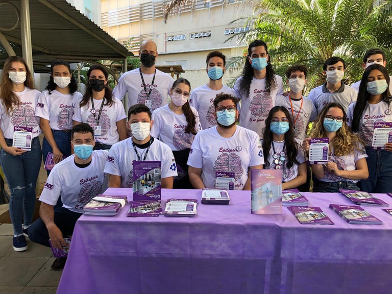 Equipe de estudantes na ação do HC-UFG.jpeg