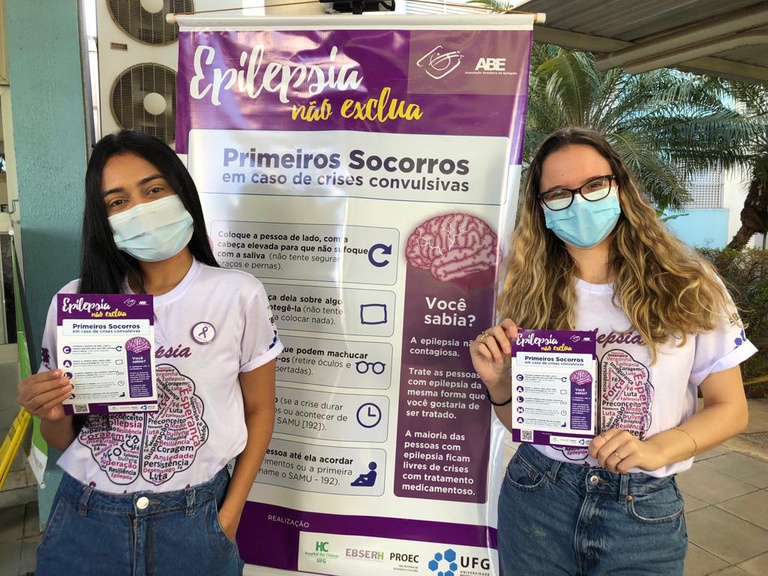 Estudantes da Liga de Neurociências do HC na ação - primeiros socorros.jpeg