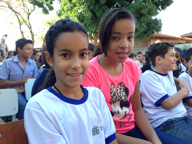 foto-luanaerosane-escolamunicipalprofessoraleonisiaalmeida-consultorioitinerante-hc-ufgjpg