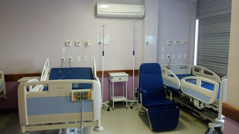 foto02-poltronasparaacompanhantesnosleitos
