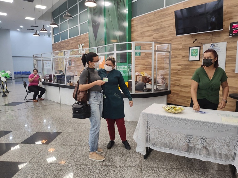 Entrega de bombons e mensagens para colaboradores.jpeg