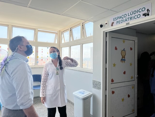 Dr. Solomar e a terapeuta ocupacional Cristiane.jpg