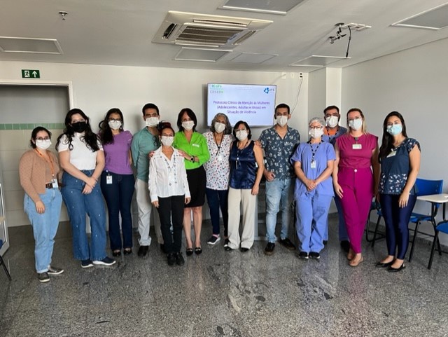 Foto - equipe da Unidade de Saúde da Mulher no lançamento do protocolo.jpg