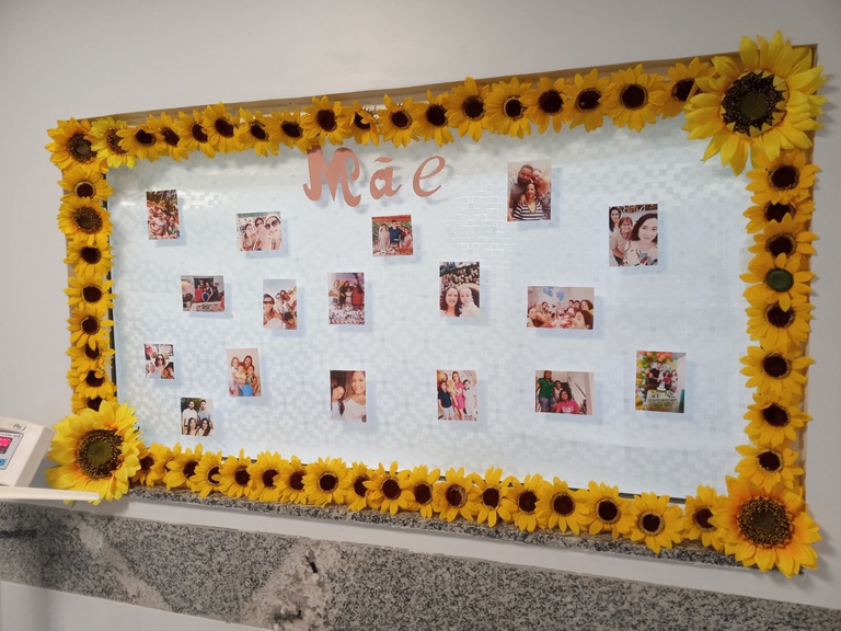 Maternidade - Painel com fotos das enfermeiras e técnicas de Enfermagem com seus filhos.jpg