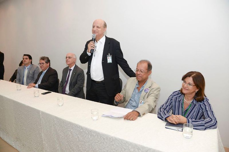 foto02-mesadeautoridades-faladosuperintendentedohcjosegarcianetojpg