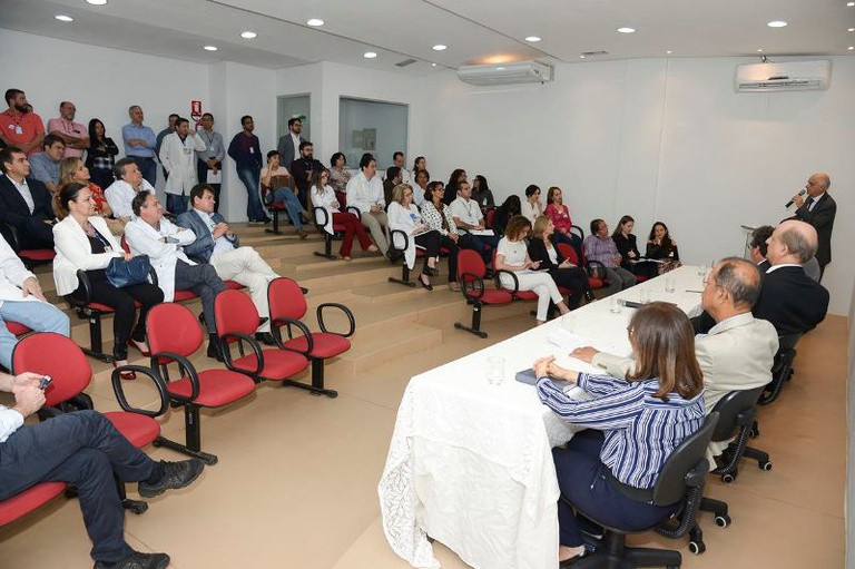 foto04-mesadeautoridadesjpg