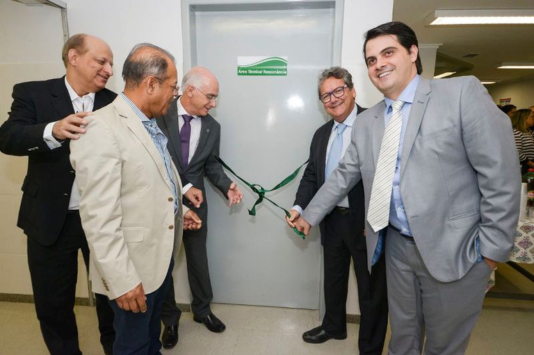 foto05-inaugurac3a7c3a3odaressonanciamagnc3a9ticajpg