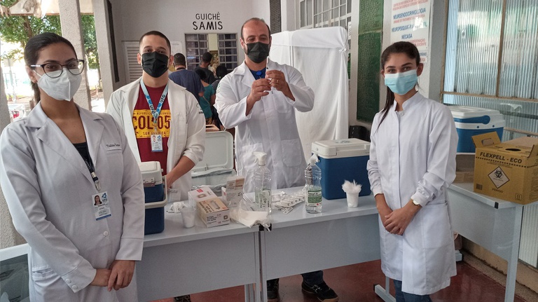 Equipe de vacinação.jpg