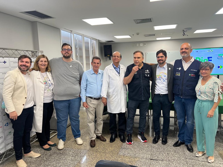 Autoridades presentes no mutirão.jpeg