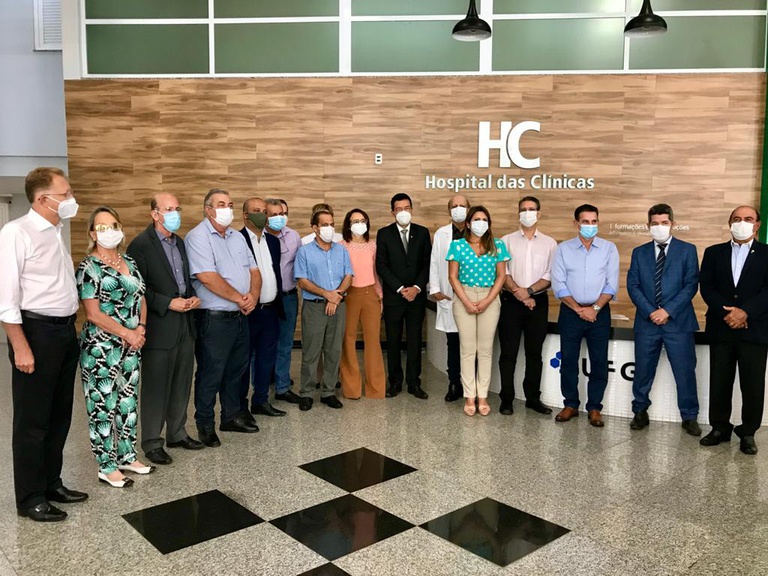 Foto 01 - Visita de deputados e senadores ao novo predio do HC - dia 1-12 (1).jpeg