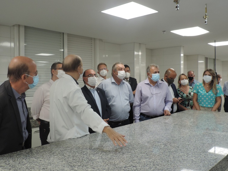 Foto 03 - Visita de deputados e senadores ao novo predio do HC - dia 1-12.jpeg