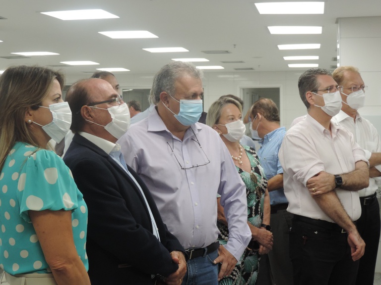 Foto 04 - Visita de deputados e senadores ao novo predio do HC - dia 1-12.jpeg