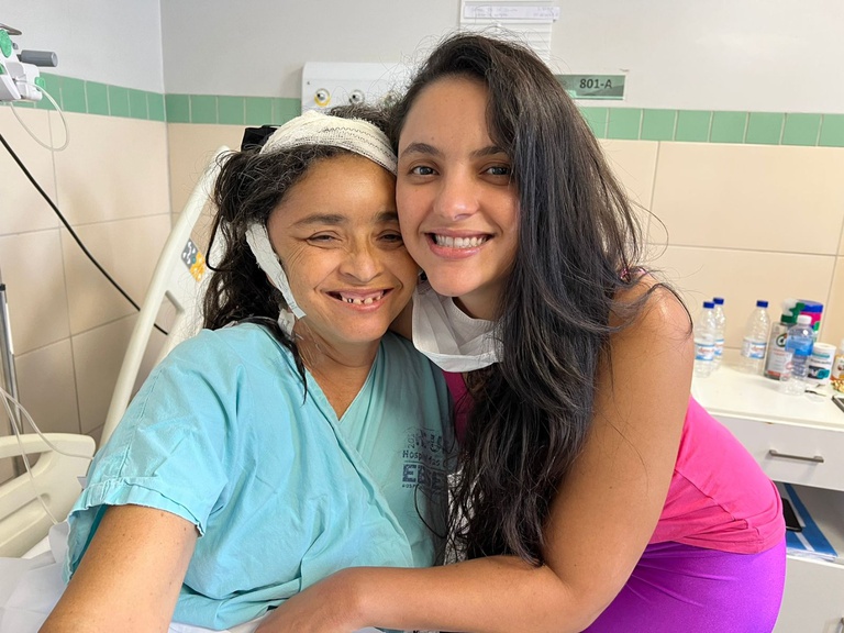 Eliane de Souza Freitas e sua mãe Selma de Sá Souza.jpeg