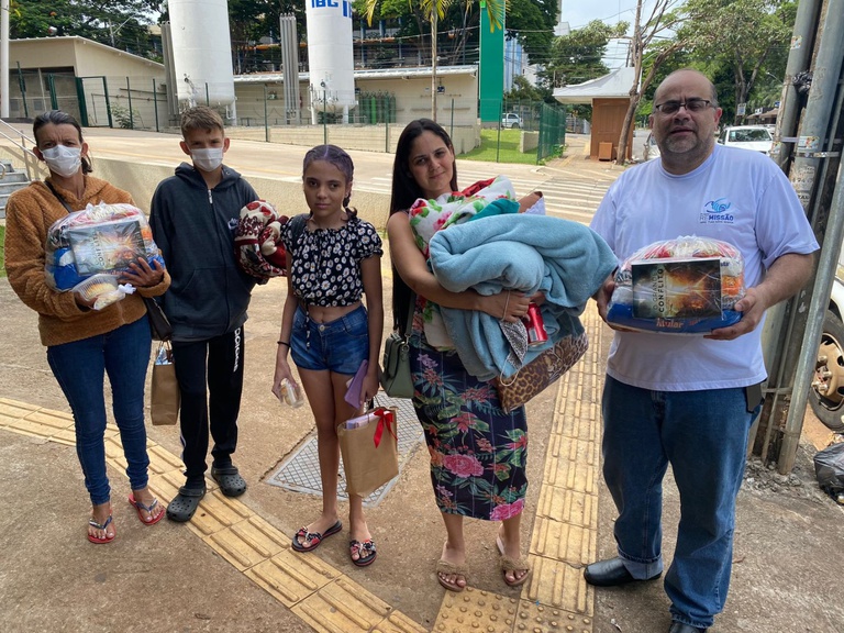 Entregas de cestas básicas para as famílias das crianças em tratamento no HC-UFG.jpeg