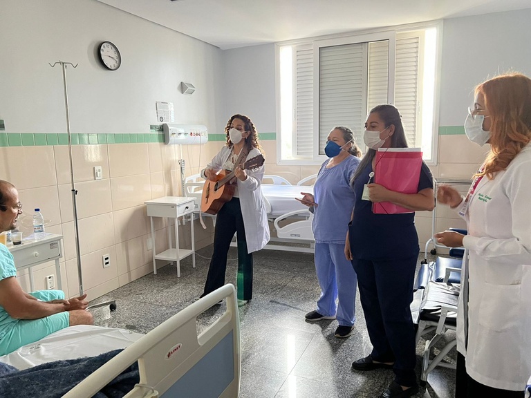 Visita às clínicas da Internação - Páscoa 2023 - foto 01.jpeg