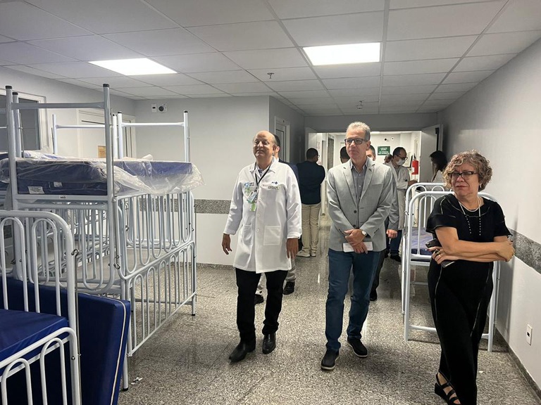 Visita a futura UTI Pediátrica.jpeg