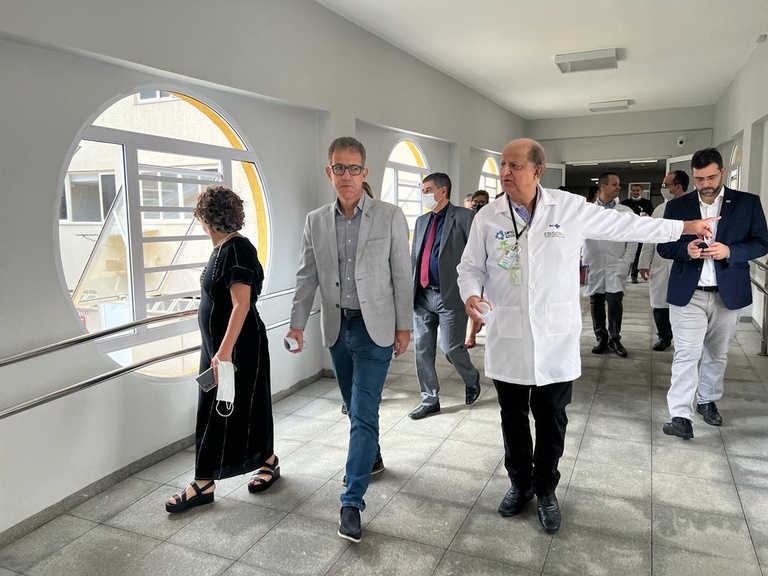 Visita ao Bloco Ambulatorial - passarela que liga os dois prédios.jpeg