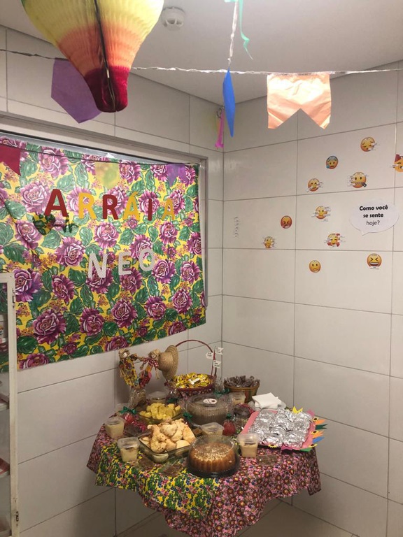 UTI Neonatal - Mesa de comidas típicas - 3.jpeg