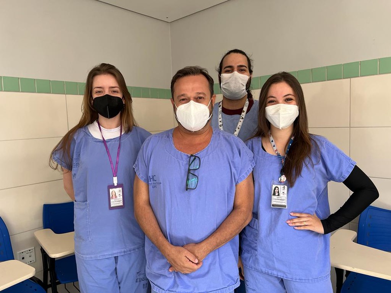 Professor Erikson e os estudantes de fisioterapia.jpeg