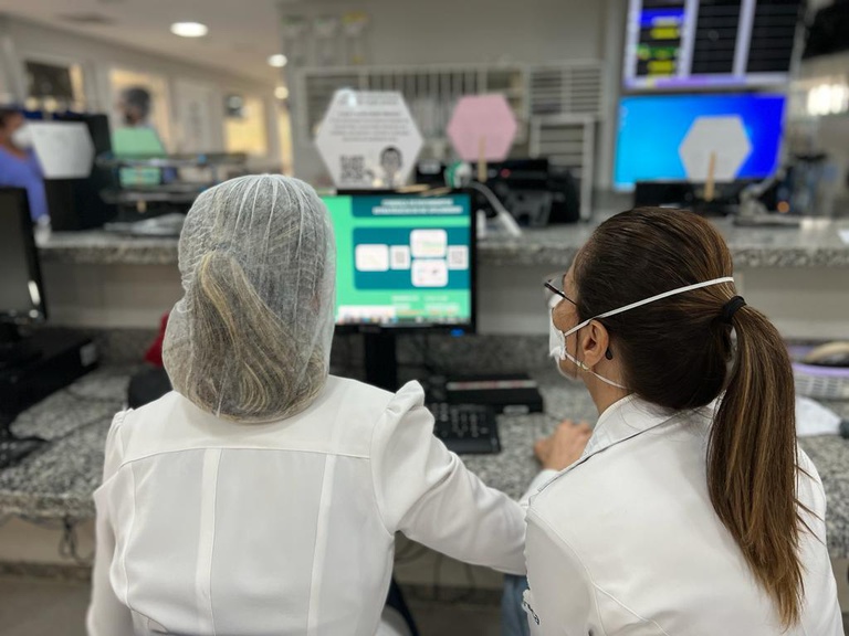 Profissionais de saúde na UTI Adulto.jpeg