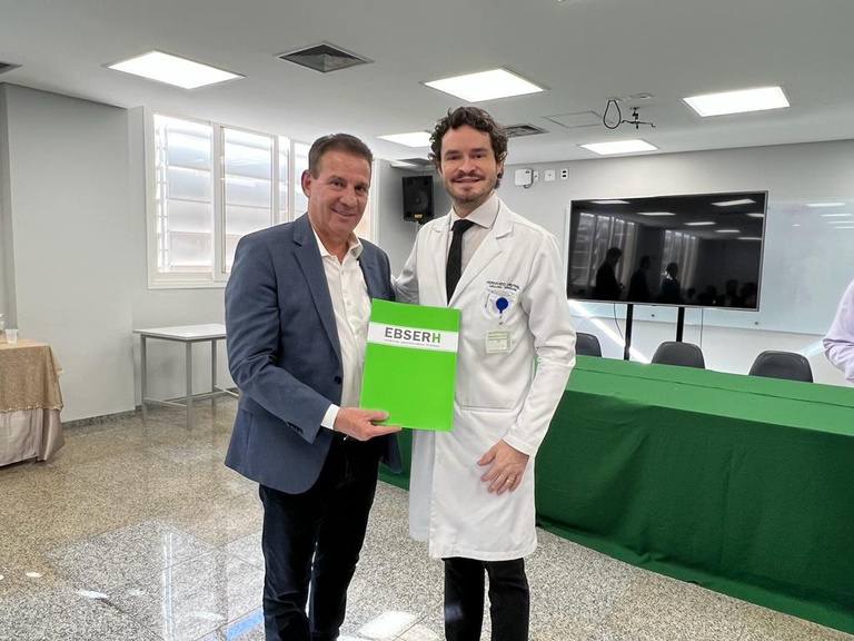 Dr Fernando Cruvinel e senador Vanderlan Cardoso.jpeg