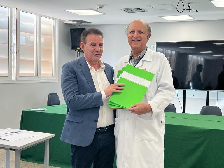 Senador Vanderlan e Dr José Garcia - momento de entrega do termo - foto de capa.jpeg
