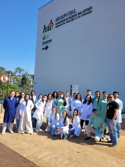 Acadêmicos da UEMS e da Unigran realizam visita técnica no HU-UFGD