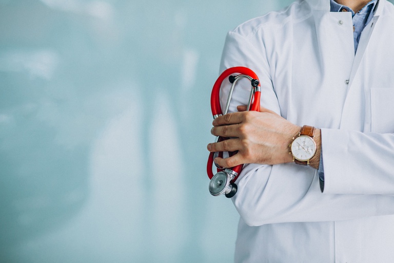 médico