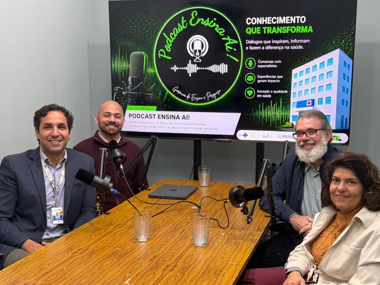 Podcast do HU-UFGD discutiu  desafios para implementação de políticas informadas por evidências na atenção hospitalar e o papel do NEV no contexto hospitalar.jpeg