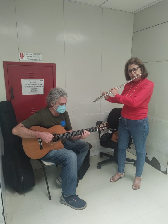 Irmãos músicos na Unidade de Especialidades Clínicas (1).jpeg