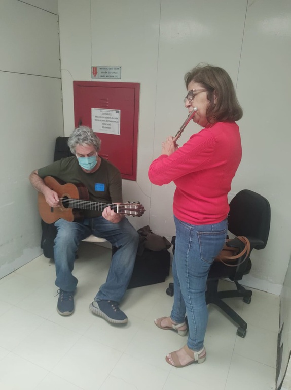 Irmãos músicos na Unidade de Especialidades Clínicas (2).jpeg