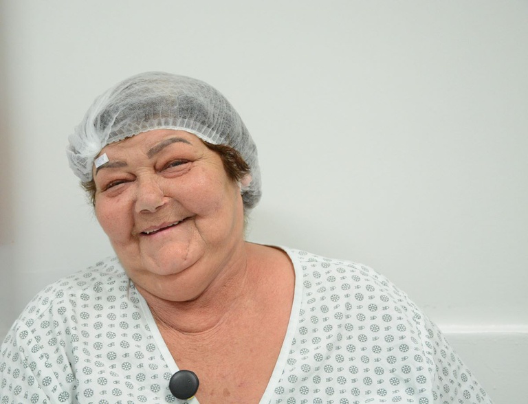 Maria Tereza, 70 anos, realizou cirurgia de catarata durante o mutirão do Dia E