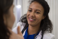 Ambulatório LGBTQIA+ do HUB inicia tratamento fonoaudiológico  para pacientes trans