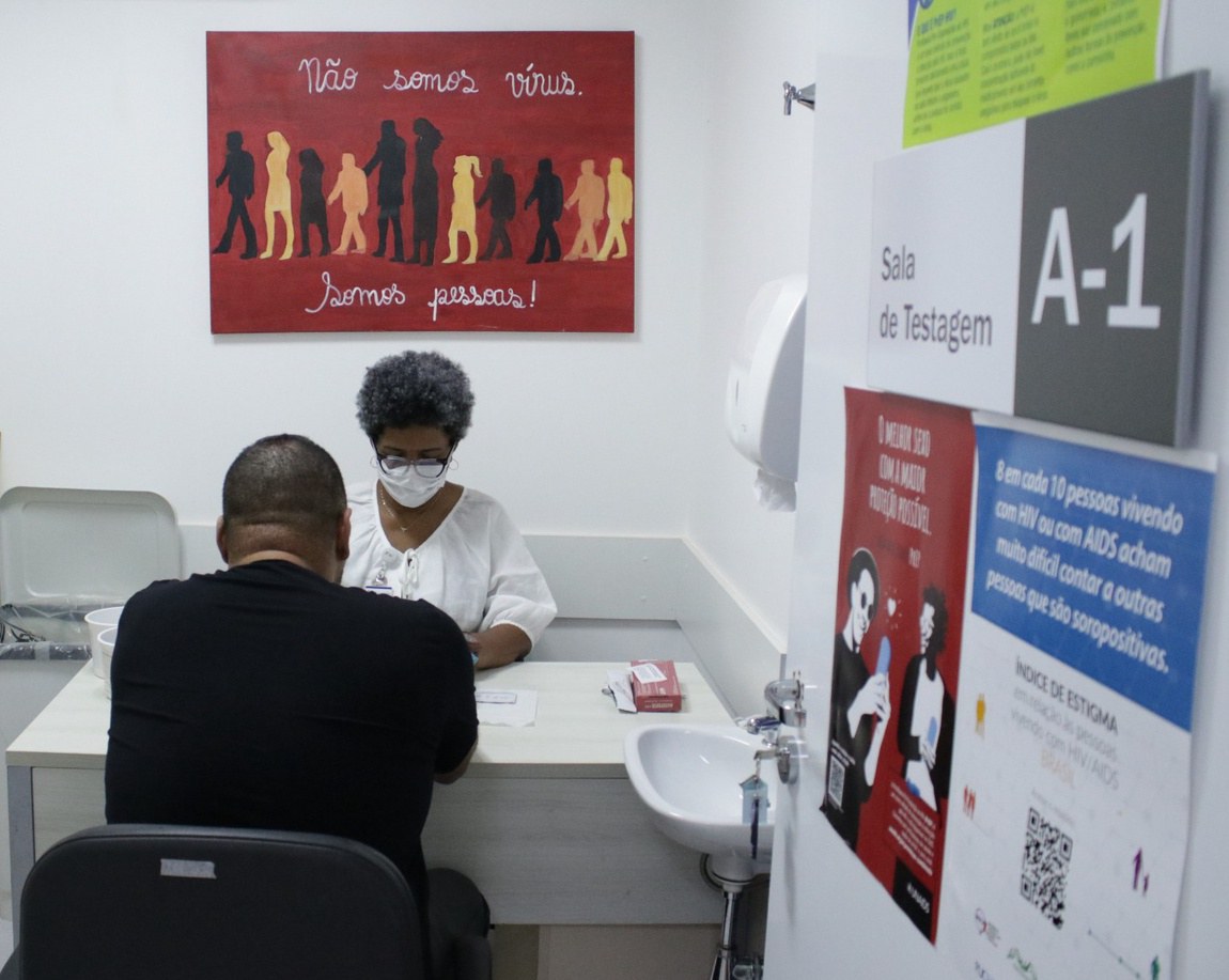 Atendimento no HUB reúne estratégias de prevenção, diagnóstico e  tratamento do HIV