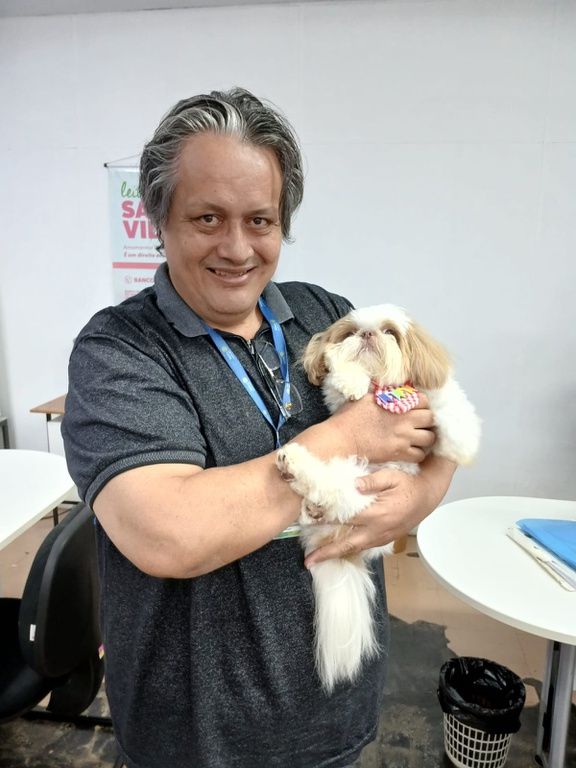 Cão terapeuta Zili retorna ao Humap-UFMS após quase 2 anos