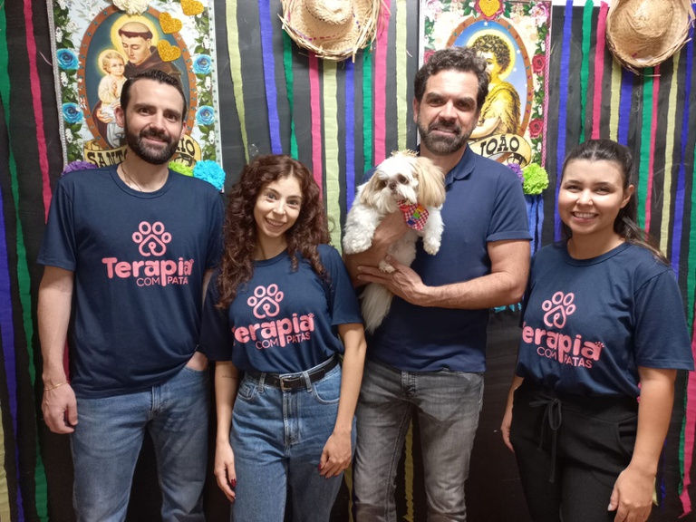 Cão terapeuta Zili retorna ao Humap-UFMS após quase 2 anos