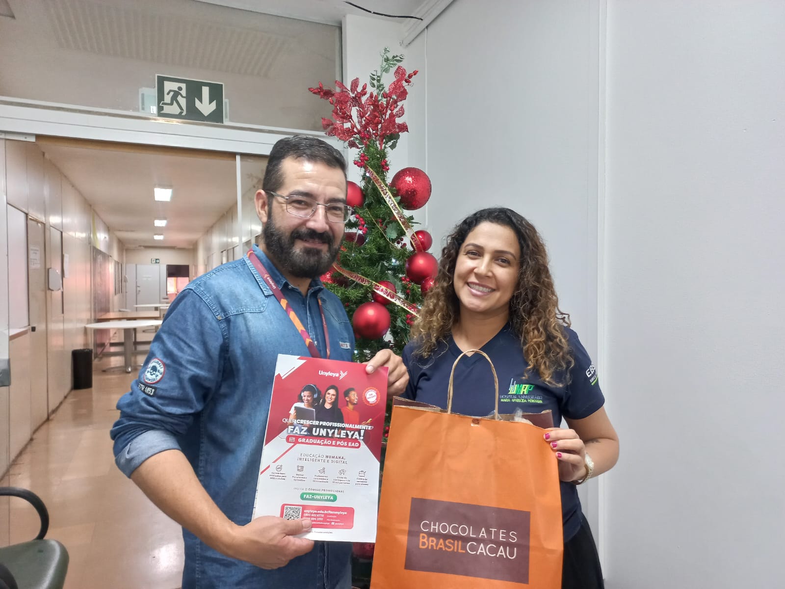 Ganhadora da cesta de chocolates no sorteio