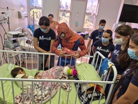 Alunos levam alegria e afeto aos corredores do Humap-UFMS