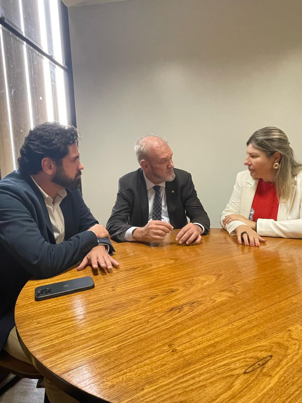 Superintendente e Gerente Administrativo em reunião com Geraldo Resende