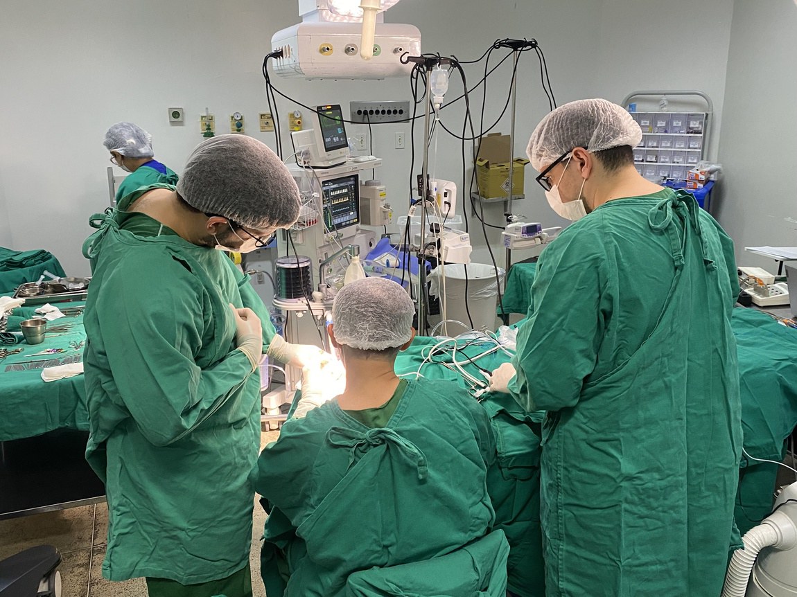 HUWC realiza centésima cirurgia de implante coclear