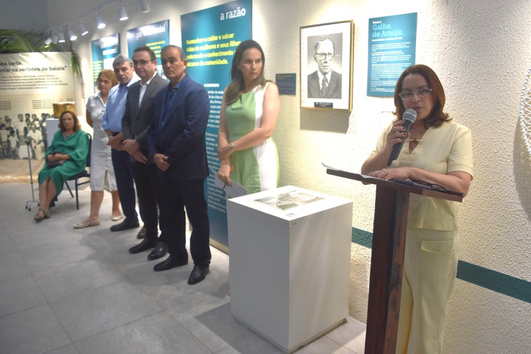 Organizadora da Exposição.JPG