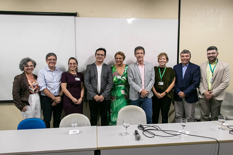Reitor e vice-reitora da UFC, com colegiado executivo do CH-UFC e representante da Secretaria de Saúde do Estado do Ceará.jpg